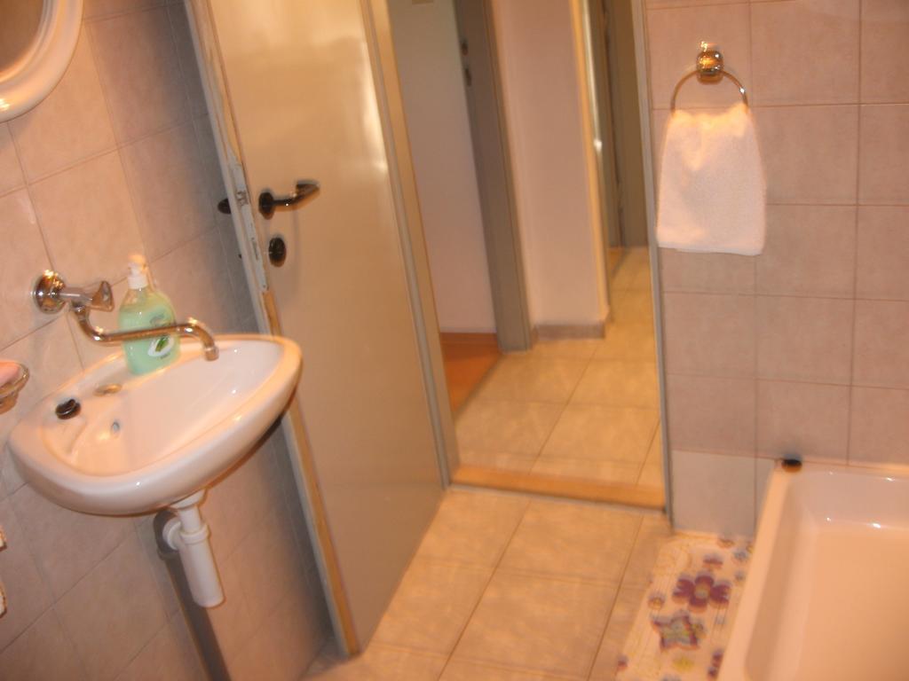 Apartments Darinka Skradin Ruang foto